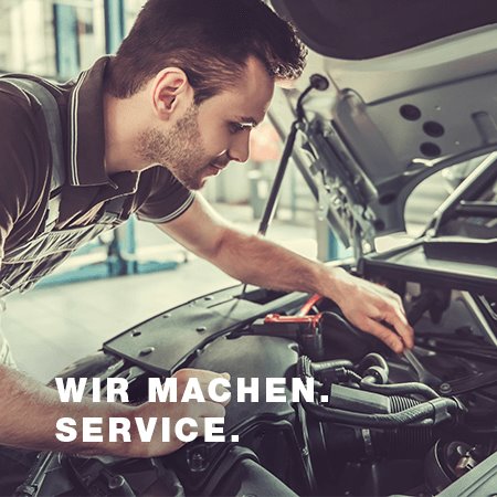 Kfz-Mechatroniker prüft den Motorraum – Wir machen Service.